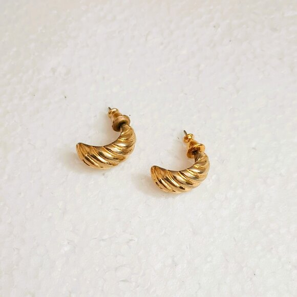 Sarah Coventry Gold Ribbed Earrings Small Vintage Stud/Post - Picture 5 of 9